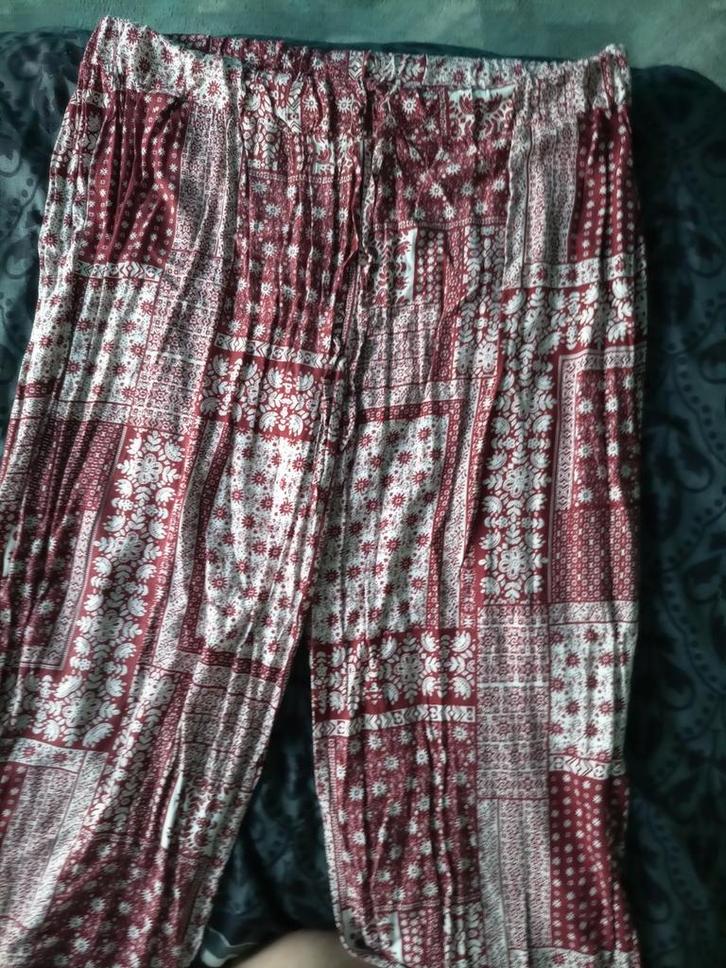 Clockhouse broek . Maat 52., Kleding | Dames, Grote Maten, Zo goed als nieuw, Broek of Spijkerbroek, Rood, Ophalen of Verzenden
