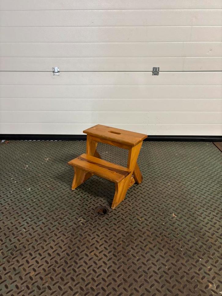 Schattig Vintage Houten Keukentrapje – Handig en Stijlvol, Huis en Inrichting, Krukjes, Gebruikt, Hout, Ophalen of Verzenden