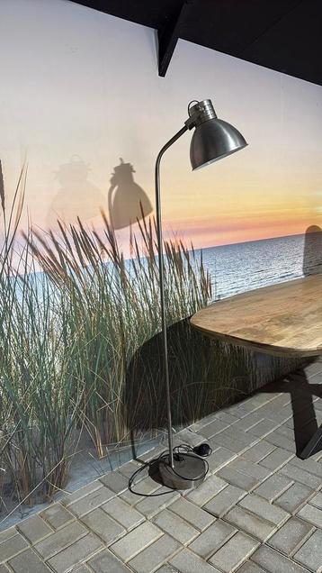 Staande lamp metaal beschikbaar voor biedingen