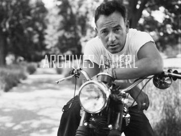 Bruce Springsteen Triumph motorcycle foto beschikbaar voor biedingen