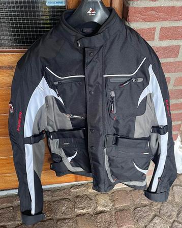 Motorjas Leoshi beschikbaar voor biedingen