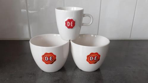 2 Hele grote D.E. koffiemokken. D.E. kopje gratis., Huis en Inrichting, Keuken | Servies, Zo goed als nieuw, Kop(pen) en/of Schotel(s)