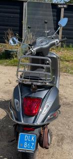 Vespa Sprint grijs, Fietsen en Brommers, Scooters | Vespa, Ophalen, Gebruikt, Vespa S, Benzine