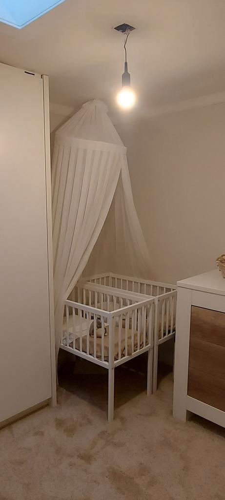 Tweeling bedjes/wiegjes, Kinderen en Baby's, Kinderkamer | Complete kinderkamers, Zo goed als nieuw, Jongetje of Meisje, Ophalen