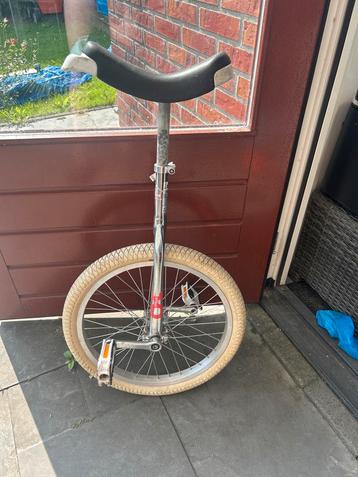 Eenwieler met 20 inch wielmaat beschikbaar voor biedingen