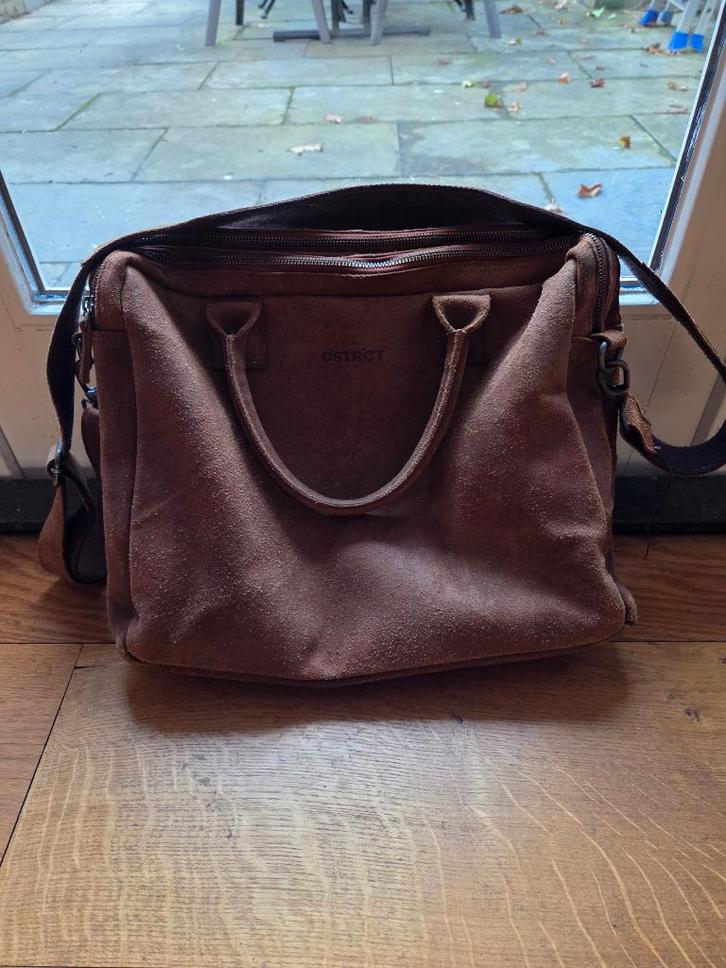 Leren laptoptas DSTRCT cognac bruin 15.6 inch, Computers en Software, Laptoptassen, Gebruikt, Schoudertas, 15 inch, Ophalen of Verzenden