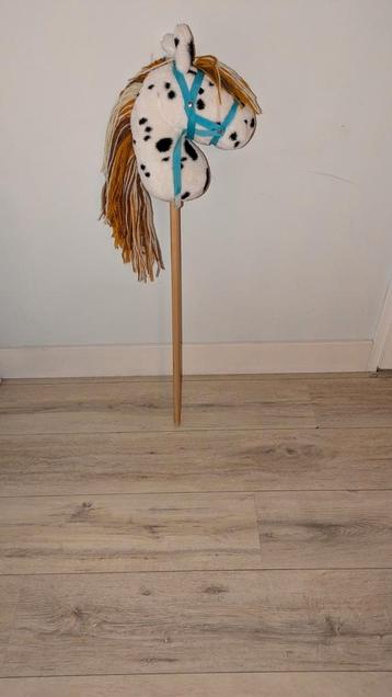Stip de pony hobbyhorse (stokpaard) beschikbaar voor biedingen