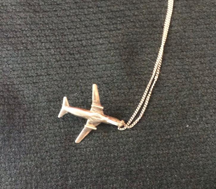 Zilveren Ketting met Vliegtuig Hanger Jaren 50/60, Sieraden, Tassen en Uiterlijk, Kettingen, Gebruikt, Zilver, Met hanger, Ophalen of Verzenden