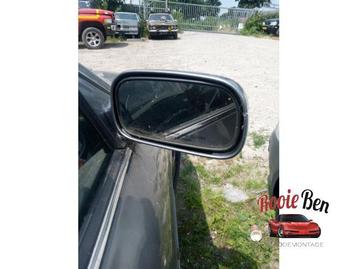 Buitenspiegel rechts van een Cadillac De Ville beschikbaar voor biedingen