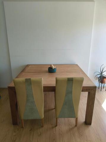 Houten Eettafel met 2 Stoelen (optional) beschikbaar voor biedingen