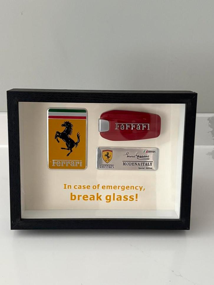 Ferrari  sleutel display in case of emergency break glass, Verzamelen, Merken en Reclamevoorwerpen, Zo goed als nieuw, Reclamebord