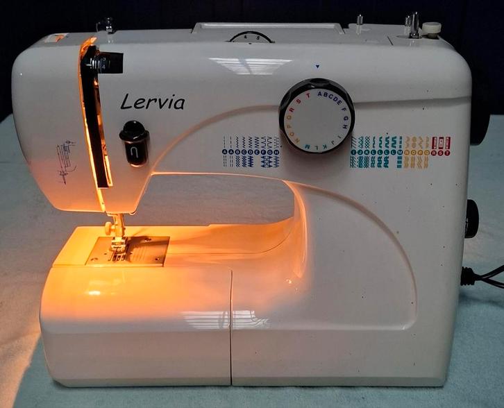 Lervia KH4000 naaimachine, Hobby en Vrije tijd, Naaimachines en Toebehoren, Gebruikt, Naaimachine, Overige merken, Ophalen of Verzenden