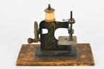 ANTIEKE  KINDER SPEELGOED NAAIMACHINE, Antiek en Kunst, Antiek | Naaimachines, Ophalen of Verzenden