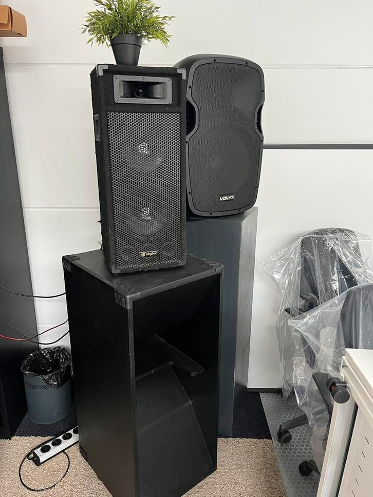 Amplifier en divere geluidboxen Vonyx, Skytex versterker., Audio, Tv en Foto, Luidsprekers, Gebruikt, Front, Rear of Stereo speakers