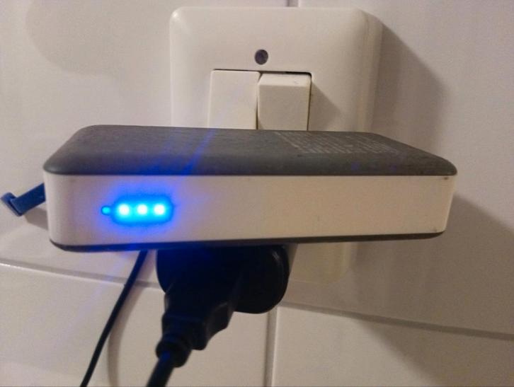 Xtorm Powerbank Grijze Antislip Snelladen(2.1A)4 Oplaadpunt., Telecommunicatie, Powerbanks, Zo goed als nieuw, Ophalen of Verzenden
