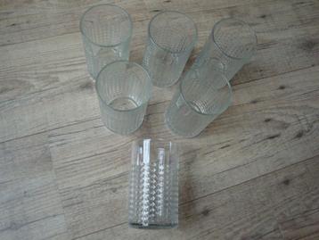 Grote waterglazen 50 cent per stuk beschikbaar voor biedingen