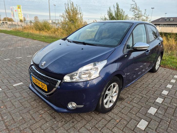 Peugeot 208 1.2 2015 Blauw Trekhaak, Distributie vervangen, Auto's, Peugeot, Particulier, Achteruitrijcamera, Airbags, Airconditioning