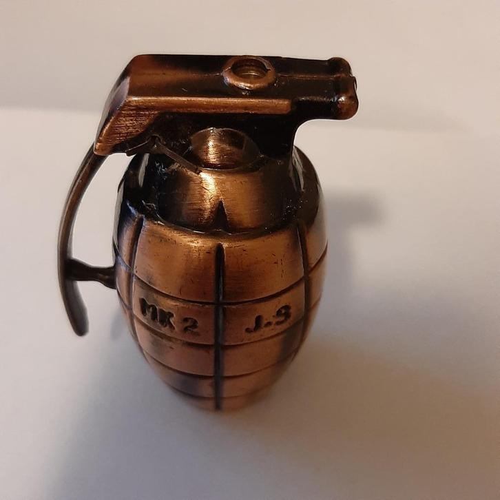 🔥2e hands: Gasaansteker - Handgranaat met vonk🏷️€9,25-, Verzamelen, Rookartikelen, Aanstekers en Luciferdoosjes, Gebruikt, Aansteker