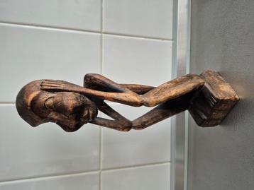 Afrikaanse houten beeld  beschikbaar voor biedingen