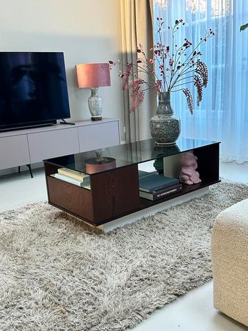 Vintage design salontafel met rookglas beschikbaar voor biedingen