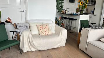 Jan des Bouvrie Loveseat met Koffievlek beschikbaar voor biedingen