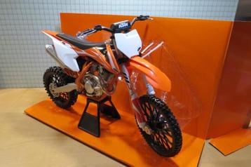 KTM 450 SX-F 1:6 49613 35 x 23 cm beschikbaar voor biedingen