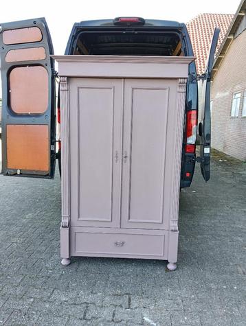 Brocante antieke oude kast met planken etc.. beschikbaar voor biedingen