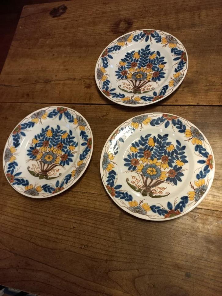 Makkum wand of muurborden bloem, Antiek en Kunst, Antiek | Wandborden en Tegels, Ophalen of Verzenden