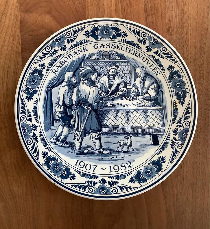 Blue Delft Jubileumbord Rabobank Gasselternijveen 75 jaar, Antiek en Kunst, Antiek | Wandborden en Tegels, Ophalen of Verzenden