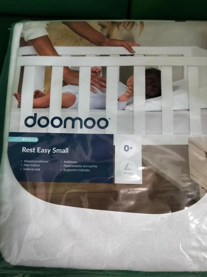 Doomoo Basics Hellend Kussen - Reflux Kussen, Kinderen en Baby's, Kinderkamer | Beddengoed, Nieuw, Kussen, Wit, Jongetje of Meisje