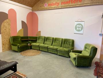 Groene vintage hoekbank (elementenbank) beschikbaar voor biedingen