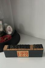 Frans doosje met oude stempels, Ophalen