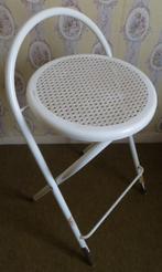 Inklapbare witte vintage kruk / barkruk. Zithoogte 65cm, Huis en Inrichting, Ophalen, Gebruikt, 60 tot 90 cm, 1 kruk