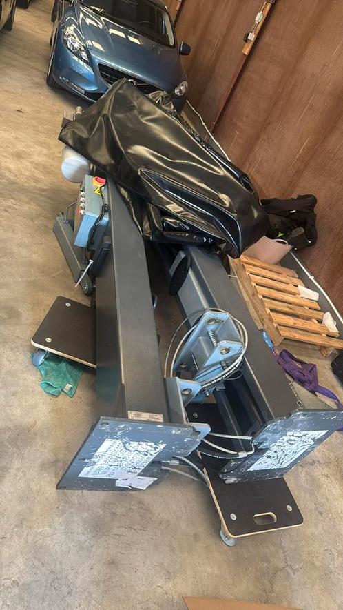 Twinbush tw242e 230 volt 4200kg 2 koloms hefbrug., Auto diversen, Autogereedschap, Zo goed als nieuw, Ophalen