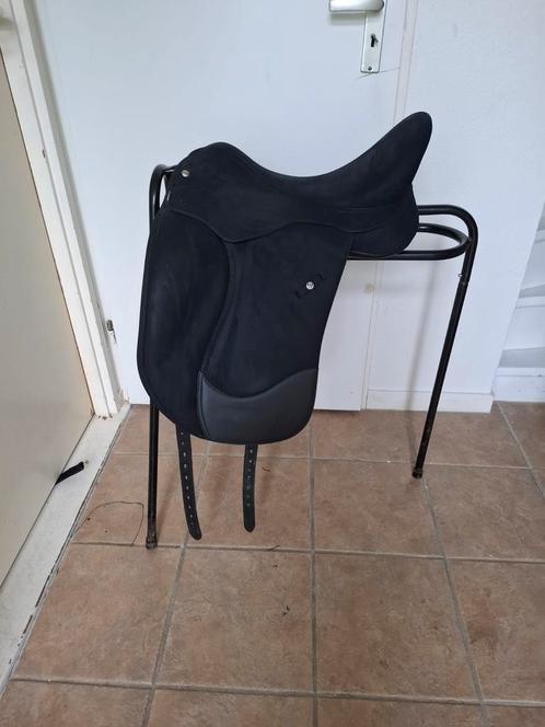 Wintec isabell werth icon 16.5, Dieren en Toebehoren, Paarden en Pony's | Zadels, Zo goed als nieuw, Dressuur, Ophalen of Verzenden