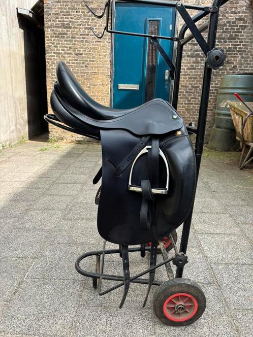 In top staat Prestige Roma dressuurzadel 17 inch, Dieren en Toebehoren, Paarden en Pony's | Zadels, Gebruikt, Dressuur, Ophalen of Verzenden