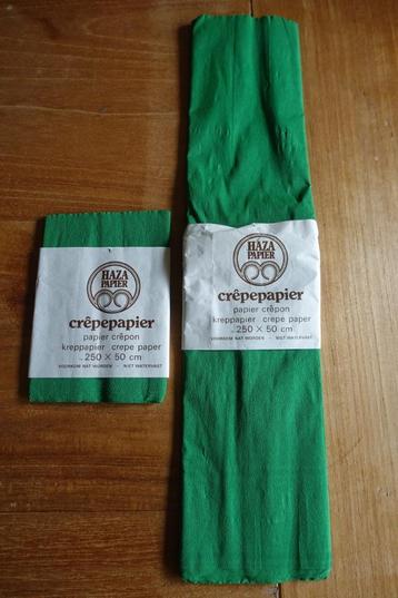 kerst - groen crepe papier voor ondergrond kerststal beschikbaar voor biedingen