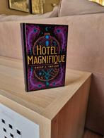 Hotel Magnefique, Ophalen of Verzenden, Zo goed als nieuw