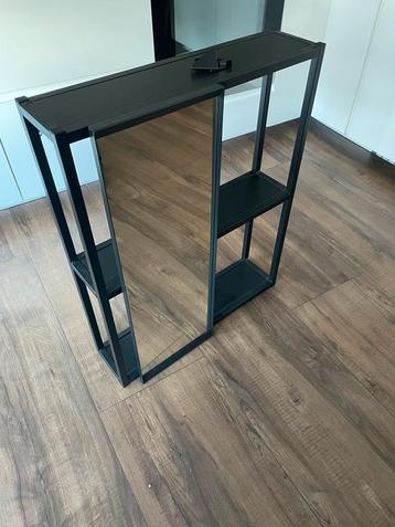 Leuk open kastje met spiegel beschikbaar voor biedingen