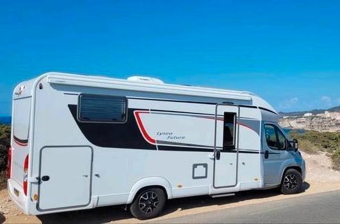 Burstner Lyseo Futura BT728. 150 pk lengte bedden, hefbed., Caravans en Kamperen, Campers, Particulier, tot en met 4, Half-integraal