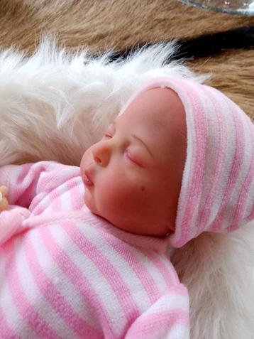 Reborn mini babytje van 30 cm beschikbaar voor biedingen