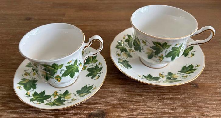 Queen Anne kop & schotel set – wijnrankmotief, vintage, Verzamelen, Porselein, Kristal en Bestek, Zo goed als nieuw, Kop en/of schotel
