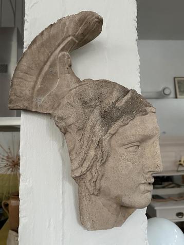 SALE: oud stenen wandbeeld, vintage beeld hoofd Griekse God beschikbaar voor biedingen