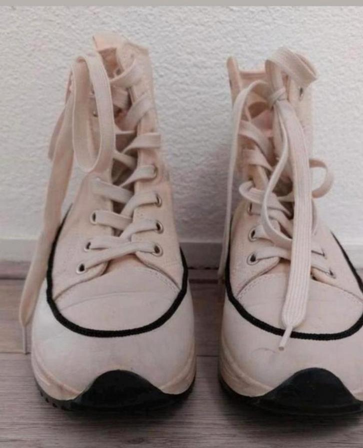 Beige Canvas Gympen met Aparte Zool - Maat 40 (valt als 39), Kleding | Dames, Schoenen, Gedragen, Sneakers of Gympen, Beige, Ophalen of Verzenden