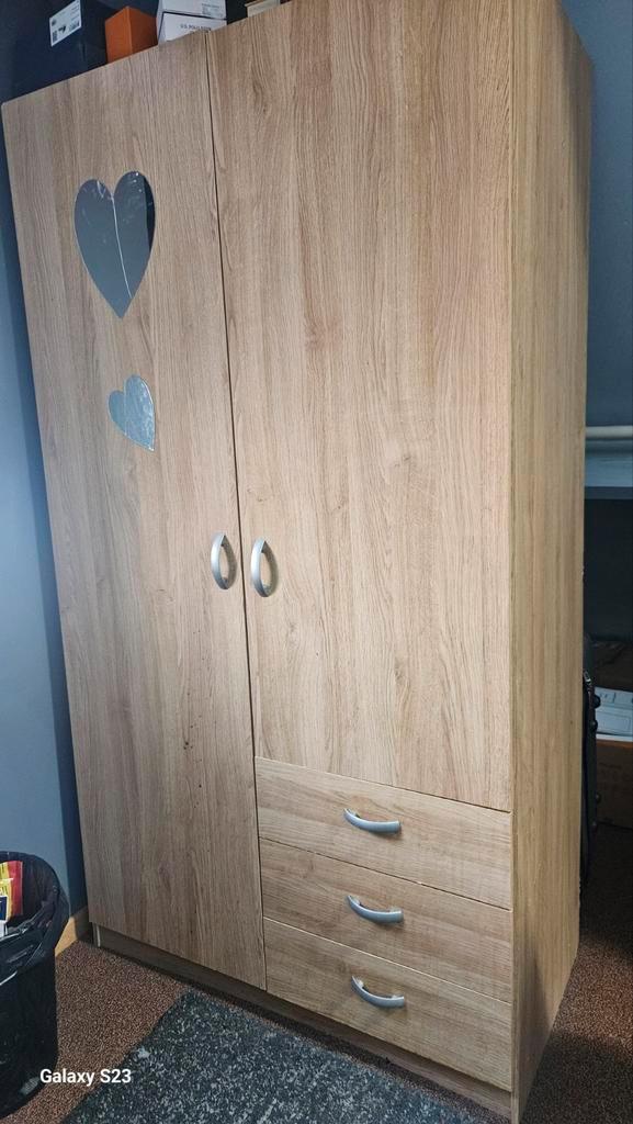 Mooie kledingkast met deuren en lades gratis, Huis en Inrichting, Kasten | Kledingkasten, Gebruikt, 150 tot 200 cm, 100 tot 150 cm