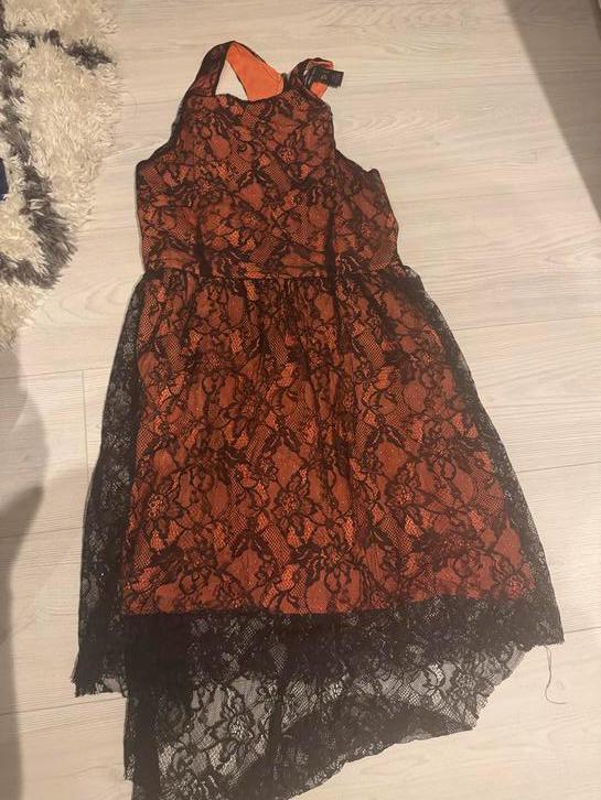 Elegante Zwarte en rood Kant Jurk - Maat M, Kleding | Dames, Jurken, Zo goed als nieuw, Maat 38/40 (M), Zwart, Knielengte, Ophalen of Verzenden