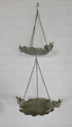 2 HANGERS MET VOEDERSCHAAL / SETPRIJS