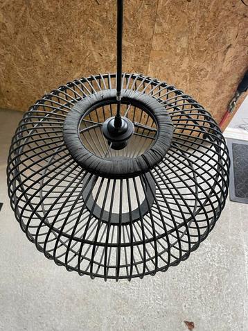 Zwarte  hanglamp beschikbaar voor biedingen