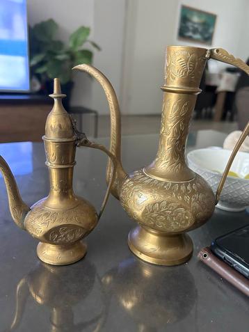 Twee Vintage Bronzen Waterkannen beschikbaar voor biedingen