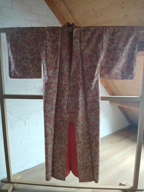 Traditionele Japanse Kimono red vermilion, Antiek en Kunst, Antiek | Kleding en Accessoires, Ophalen of Verzenden